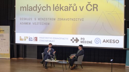 S mediky diskutoval o tom, jaké bude zdravotnictví, až nastoupí do praxe a jaké kompetence bude nová generace lékařů potřebovat.